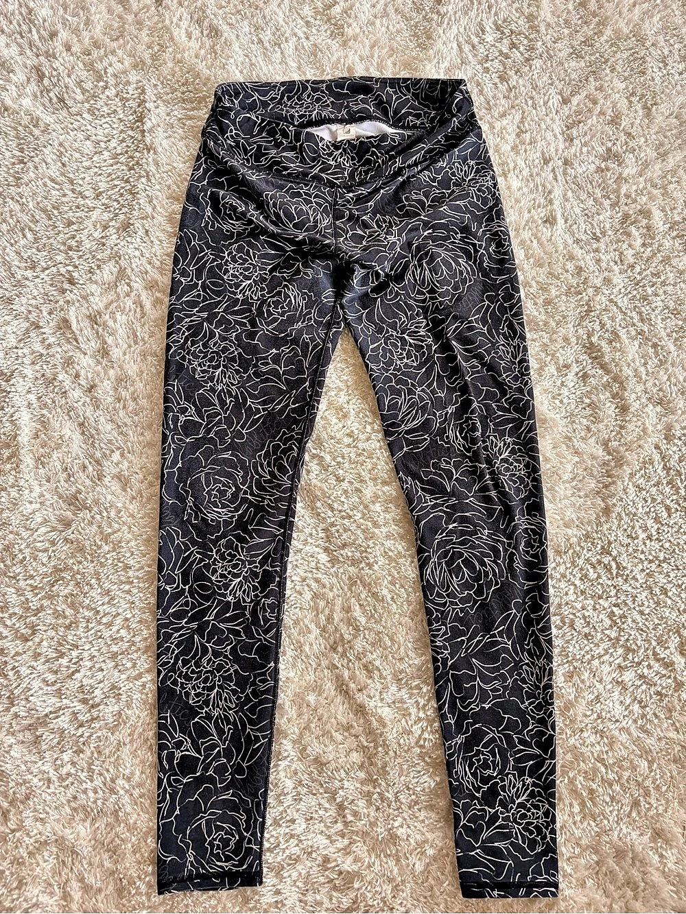 Fabletics M  Floral Sketch Print Leggings